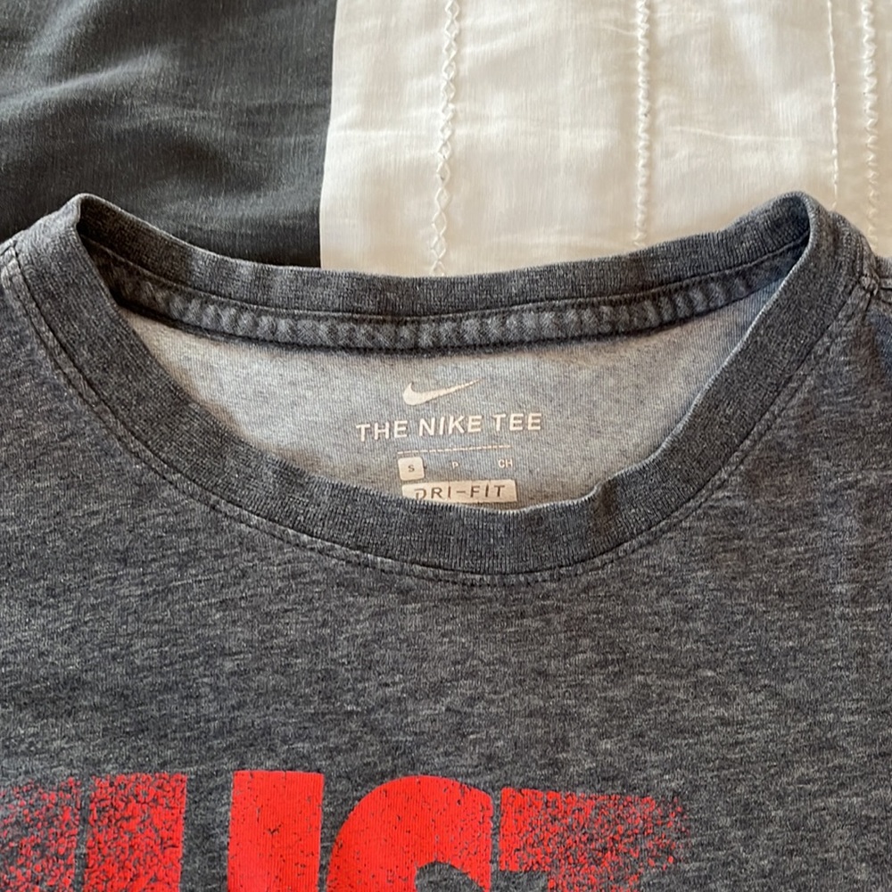 Nike tee - Picture 2 of 4